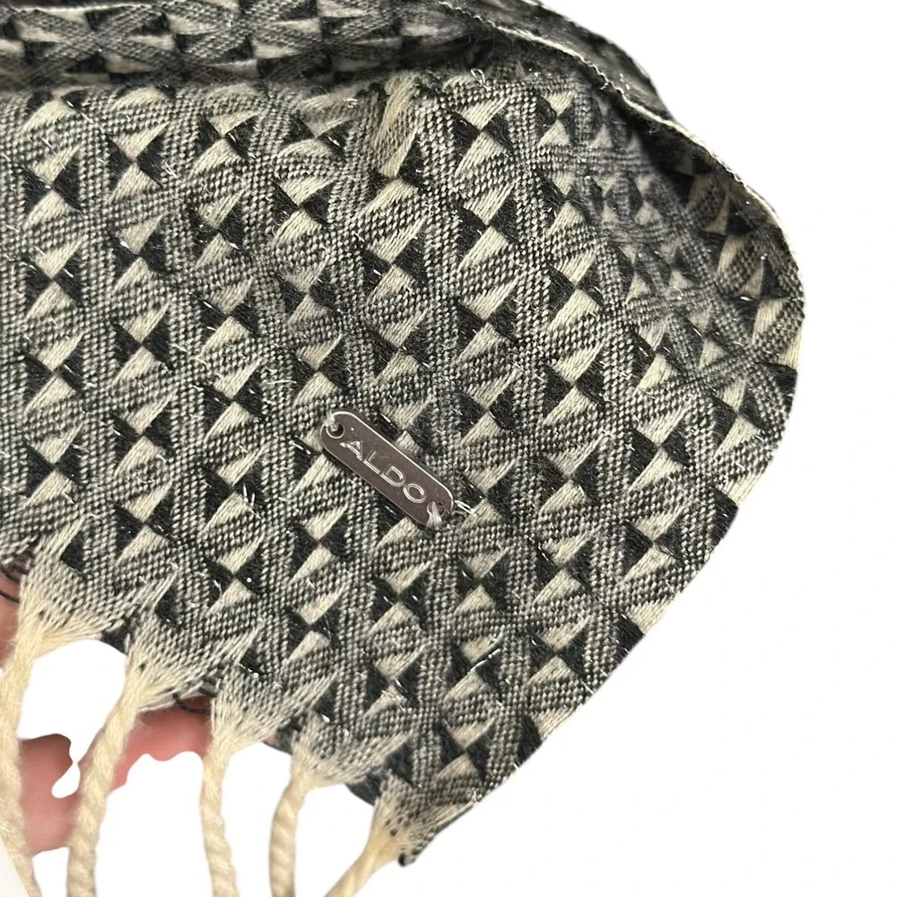 Aldo Womens Grey Black Geometric Chevron Metallic Knit Fringe Scarf NWT One Size